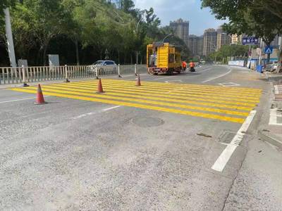 安全顺畅迎开学 市区三所学校周边道路安全设施全面升级