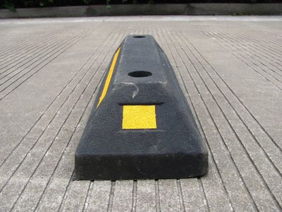 橡塑车轮定位器 提升交通设施安全与停车管理效能