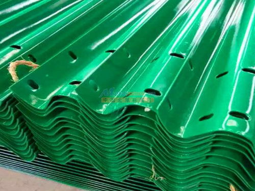 选择专业公路镀锌两波防护栏厂家的关键考量